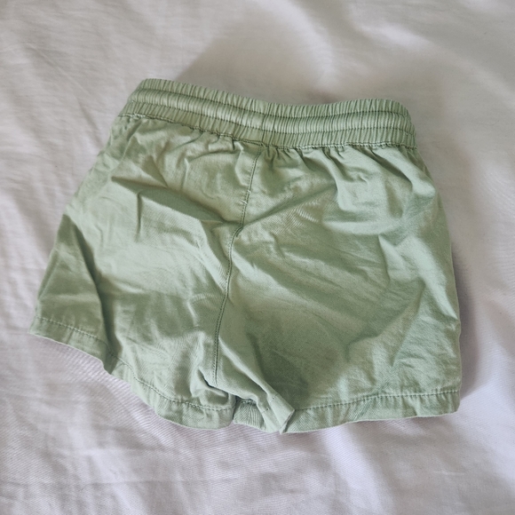 Okie dokie light green shorts size 2T stretch waist - Picture 3 of 3